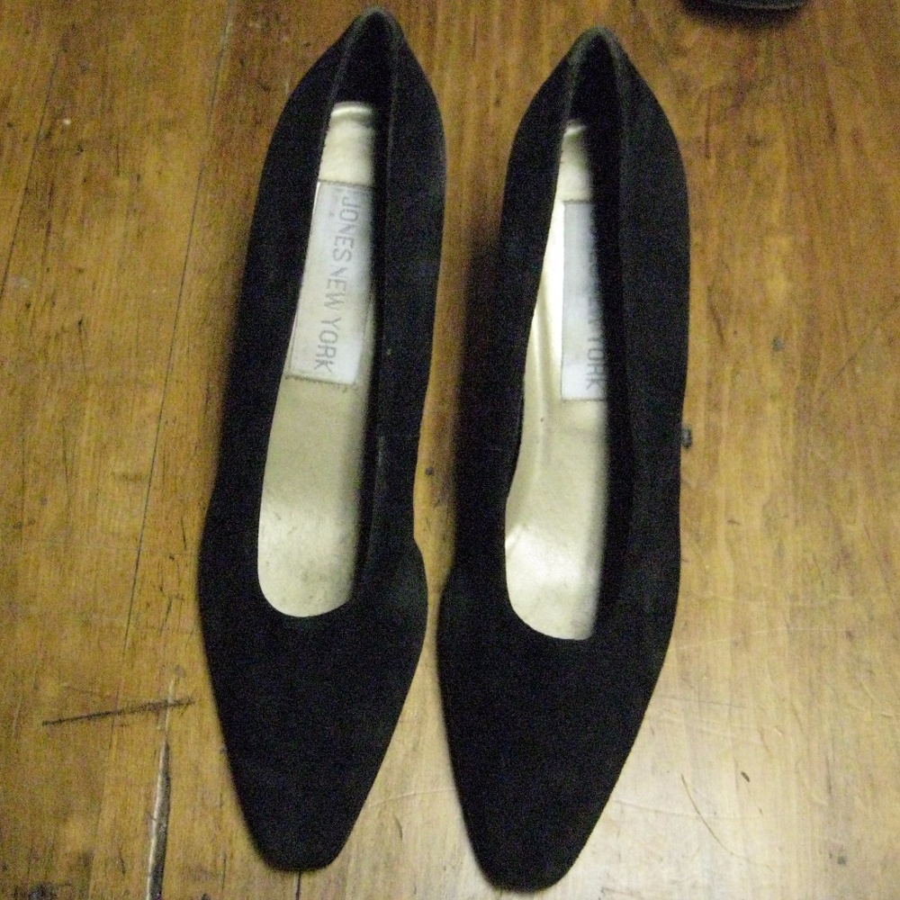 Jones New York suede pumps